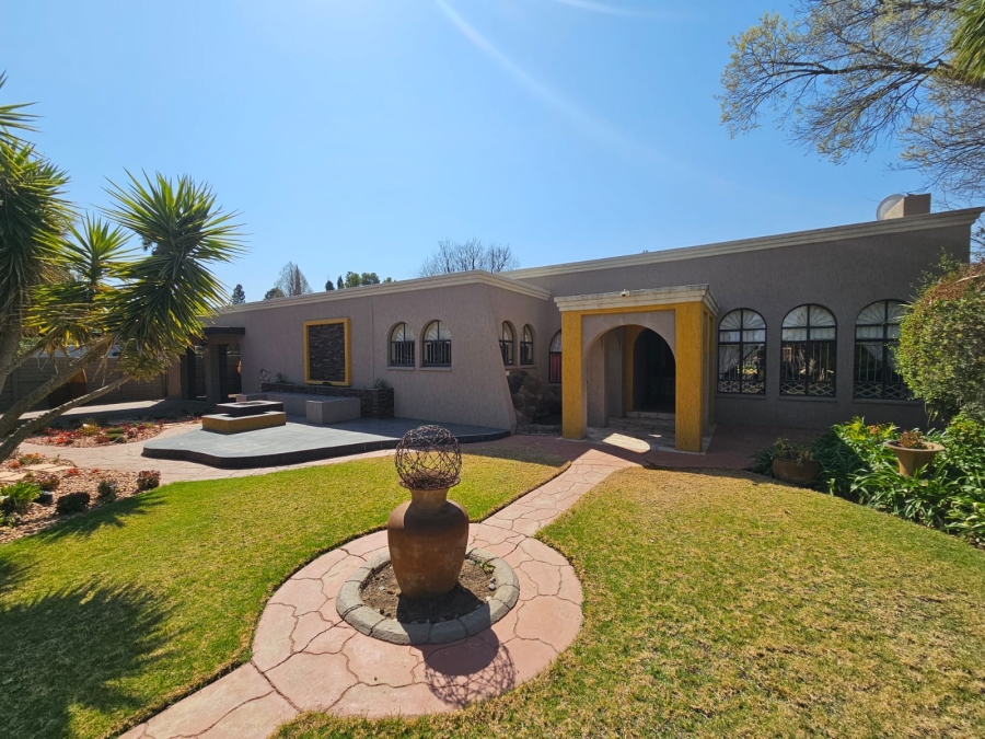 4 Bedroom Property for Sale in Jim Fouchepark Free State